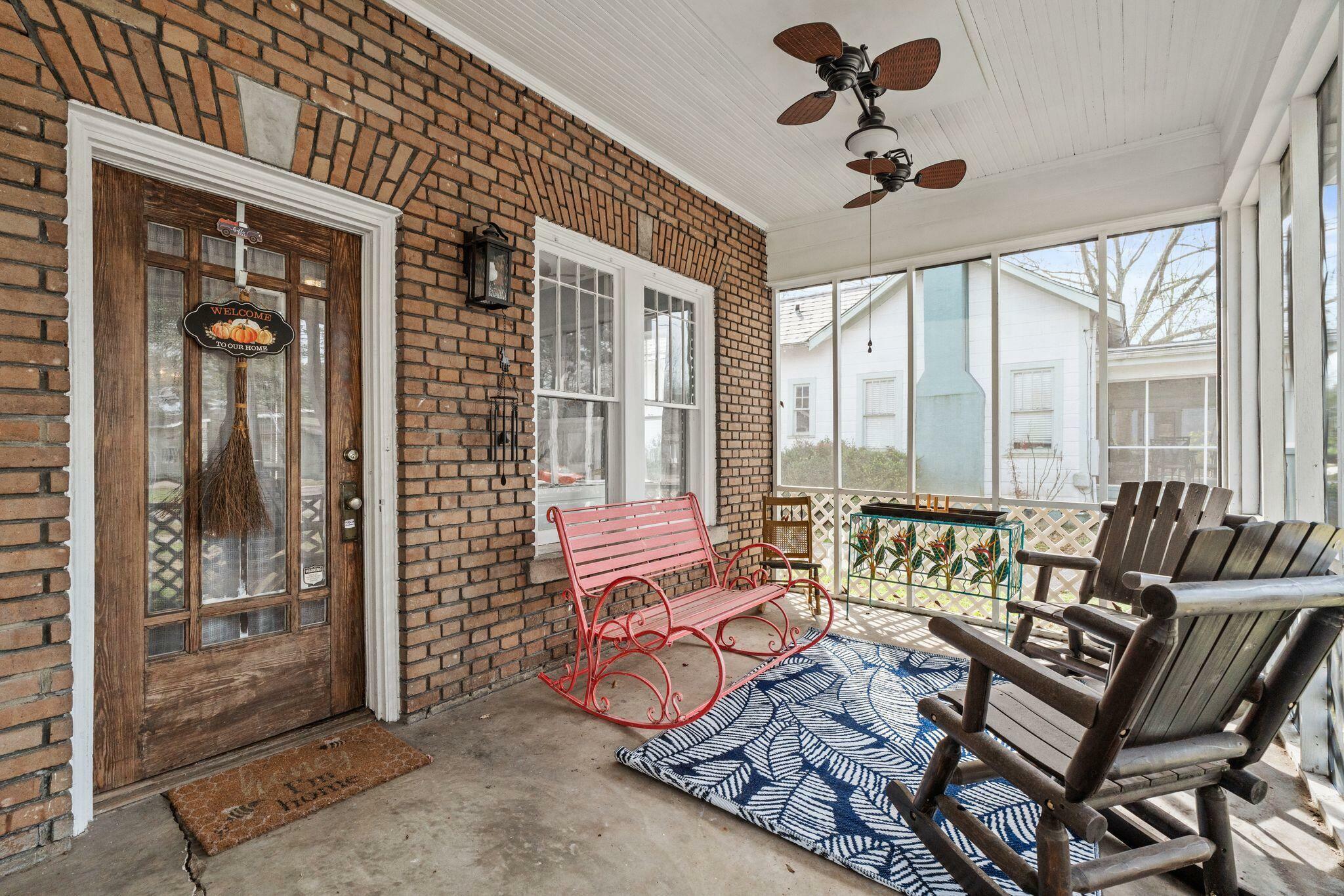 Property Photo:  406 Court St.  MS 39401 