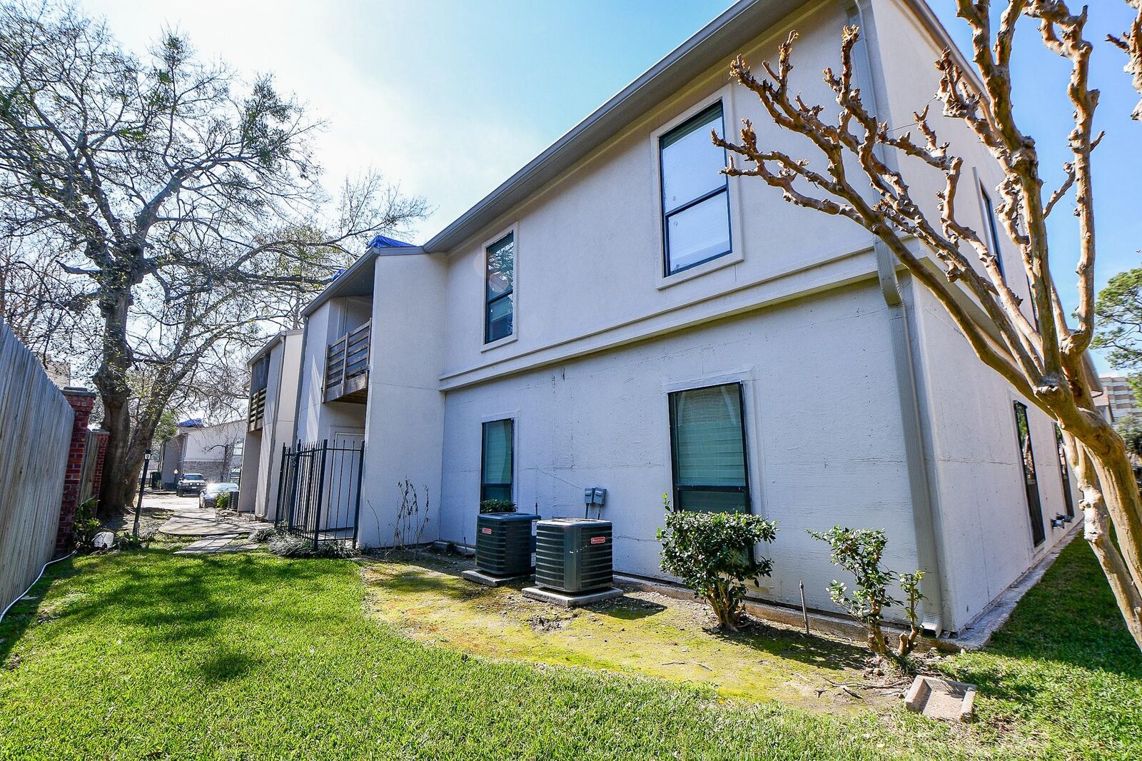 Property Photo: 2425 Augusta Drive 49 TX 77057