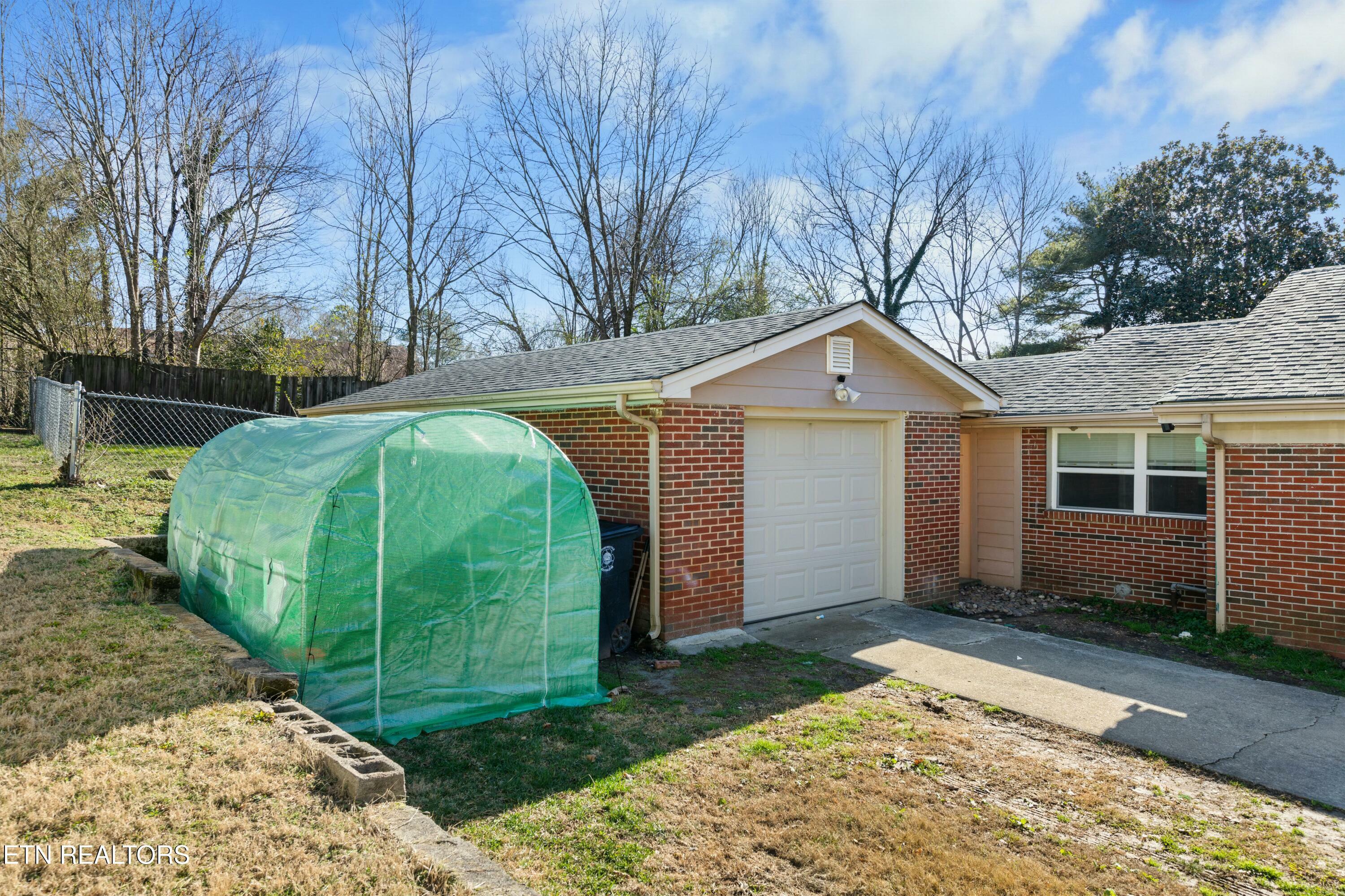 Property Photo:  521 Oak St  TN 37303 