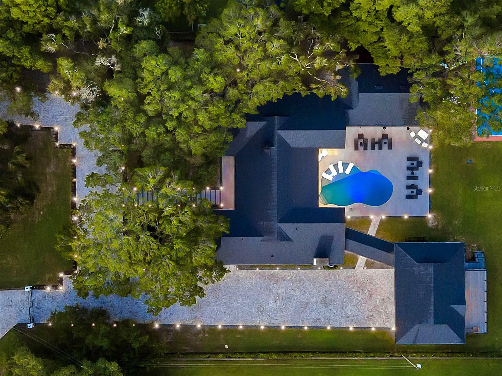 Property Photo: 900 W Plant Street FL 34787