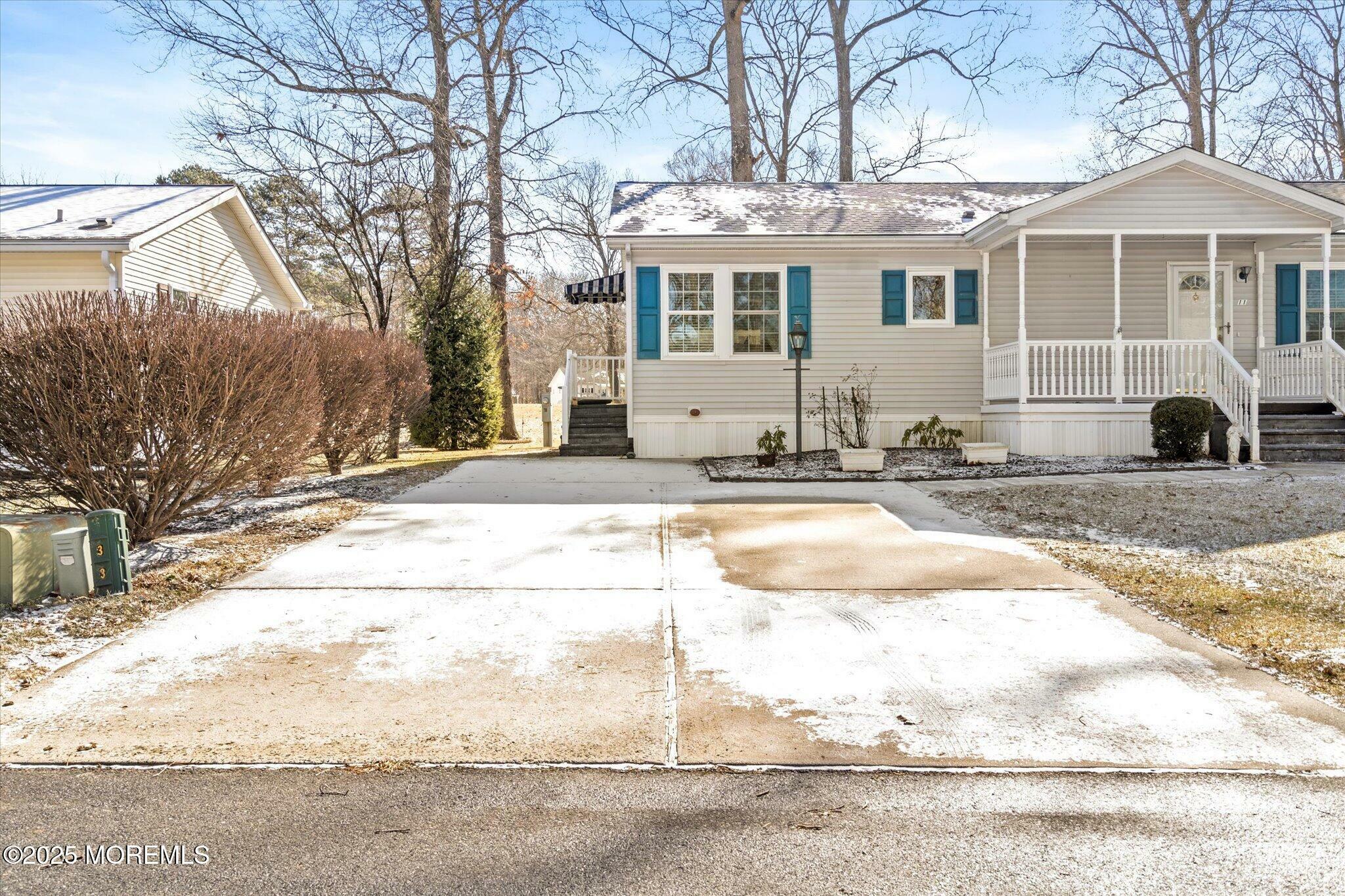 Property Photo:  11 Royal Oak Drive  NJ 08514 