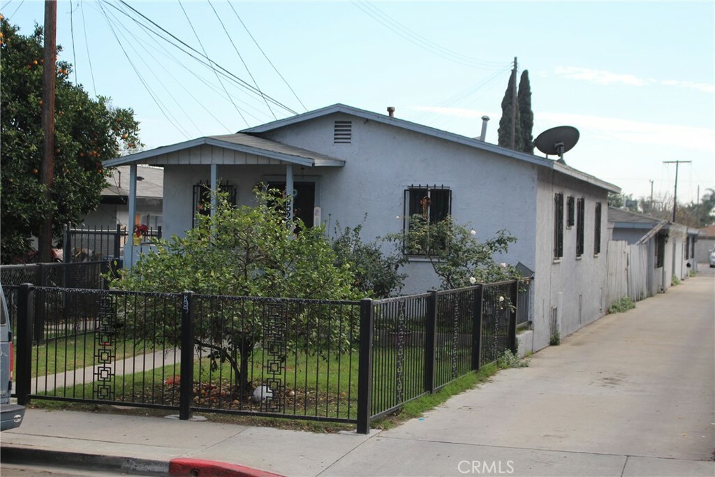 Property Photo:  5526 Clara Street  CA 90201 