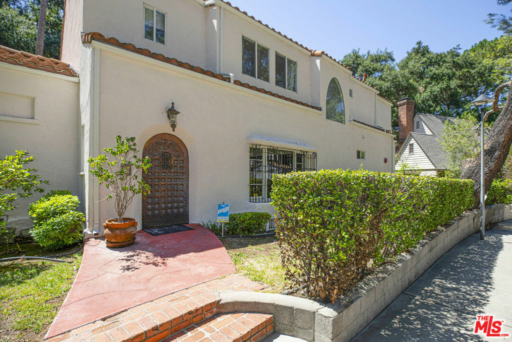 Property Photo: 2644 E Chevy Chase Drive CA 91206