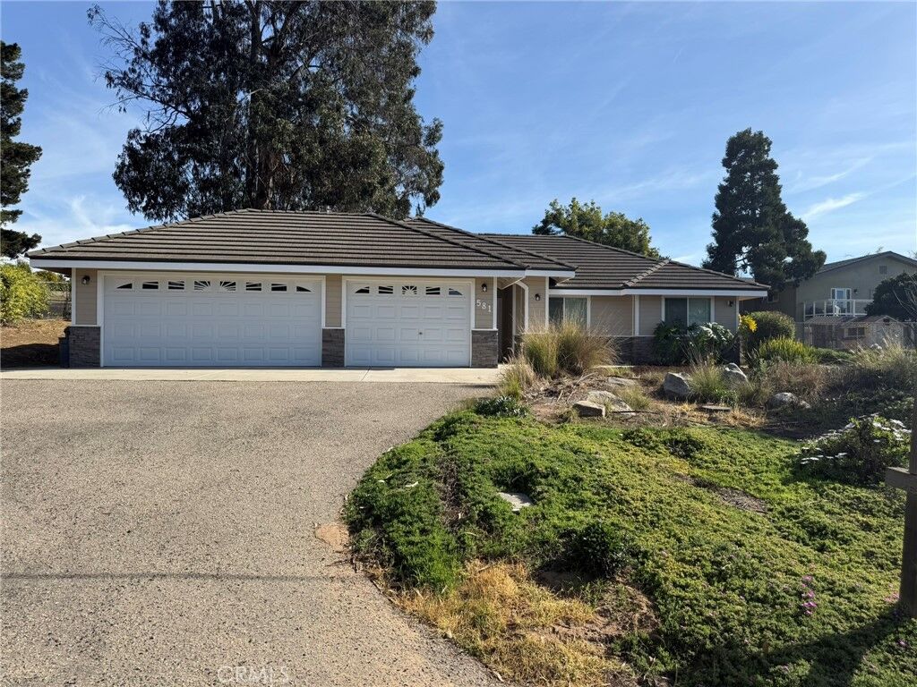 Property Photo: 585 Camino Caballo CA 93444