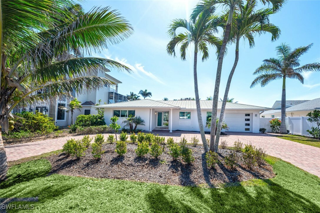 Property Photo: 418 Germain Avenue FL 34108