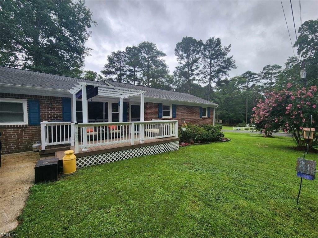 Property Photo: 153 Kingsdale Rd VA 23434