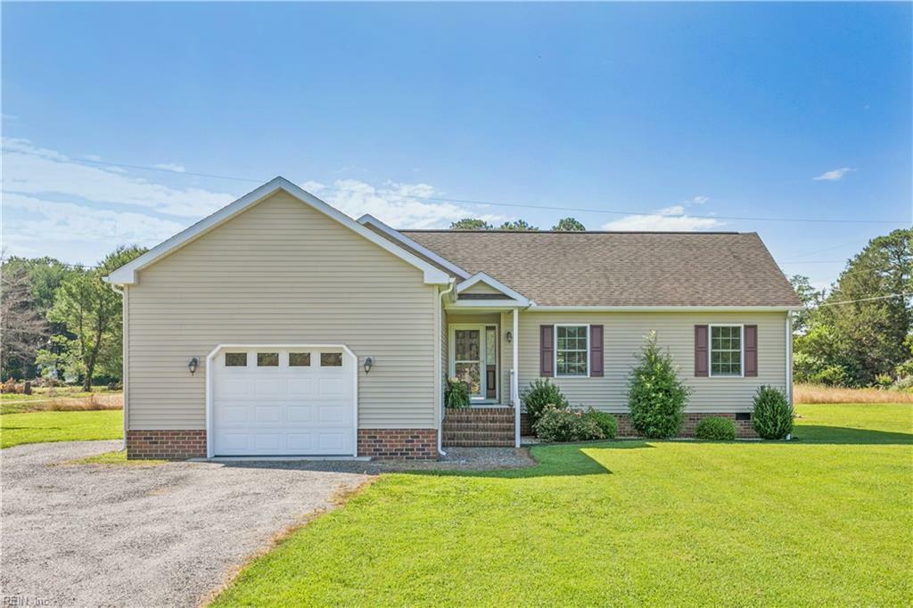 Property Photo: 392 Mariners Point Rd VA 23076