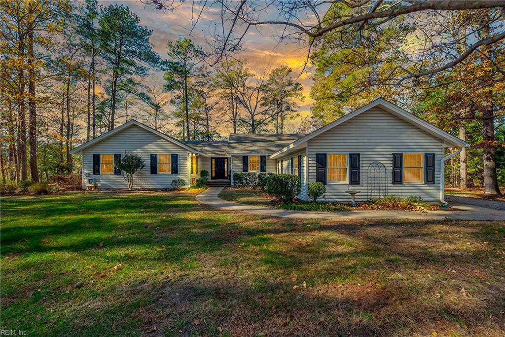 Property Photo: 867 Holly Point Rd VA 23109