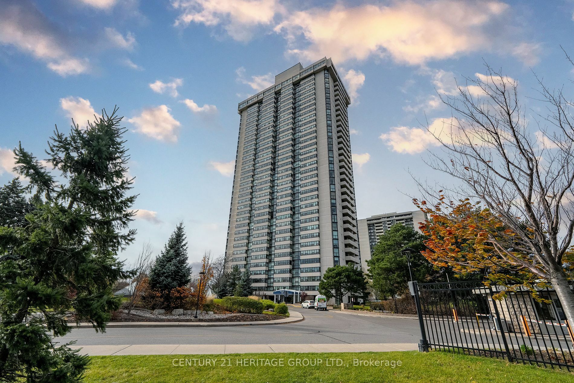 Property Photo:  3303 Don Mills Rd 406  ON M2J 4T6 