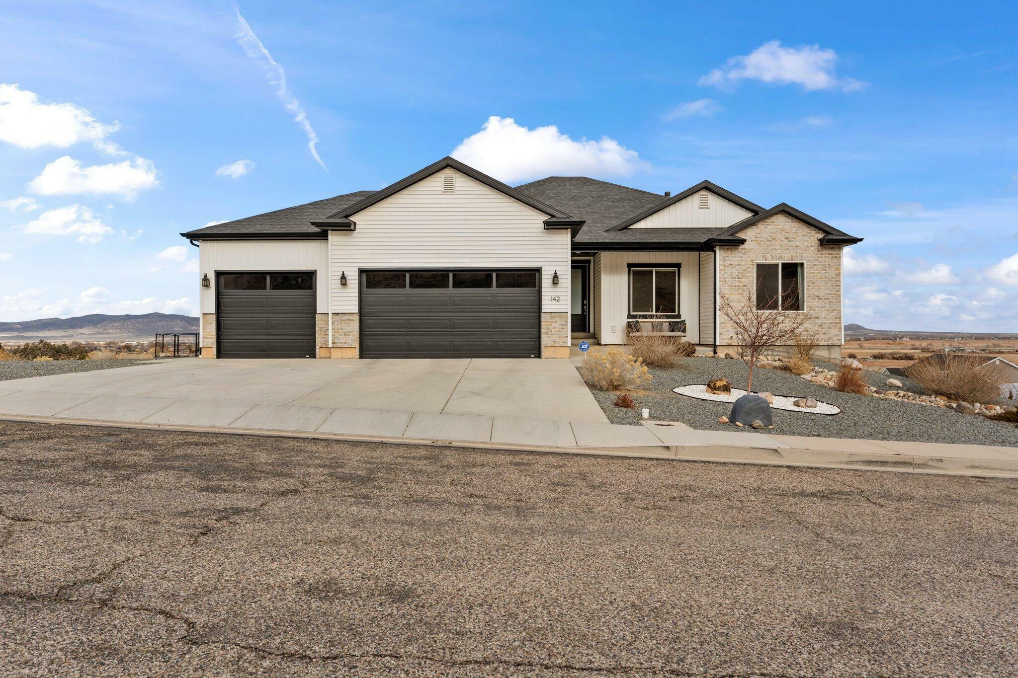 Property Photo: 142 S Chaparral Dr UT 84720