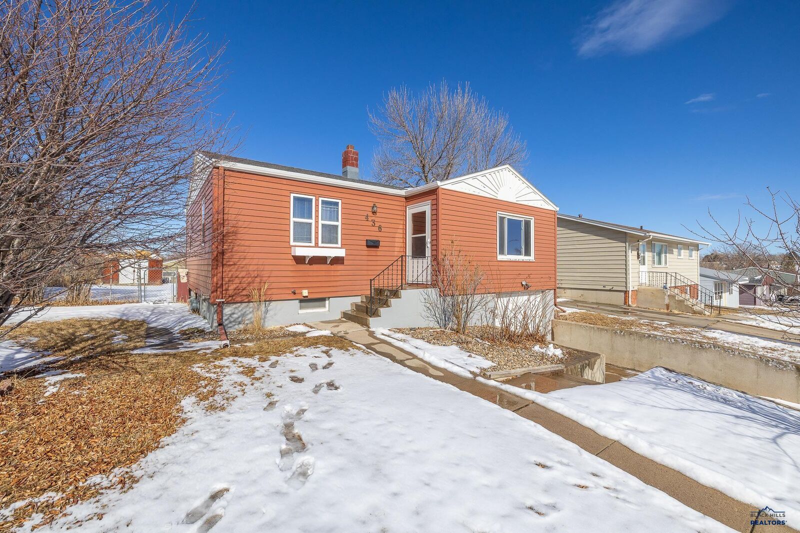 Property Photo: 436 E Van Buren SD 57701