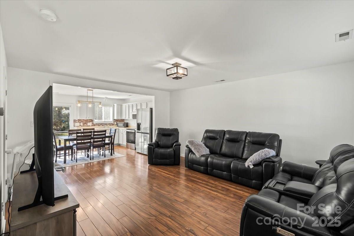 Property Photo: 10337 Hugue Way NC 28214