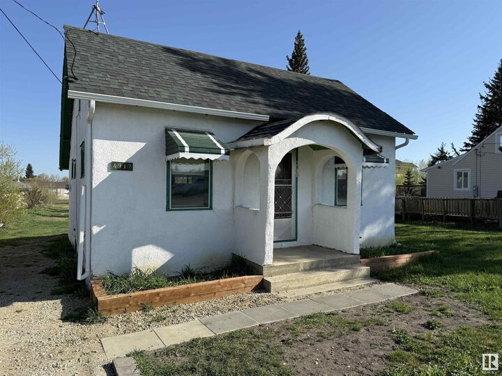 4917 47 Avenue  Stony Plain AB T7Z 1L7 photo