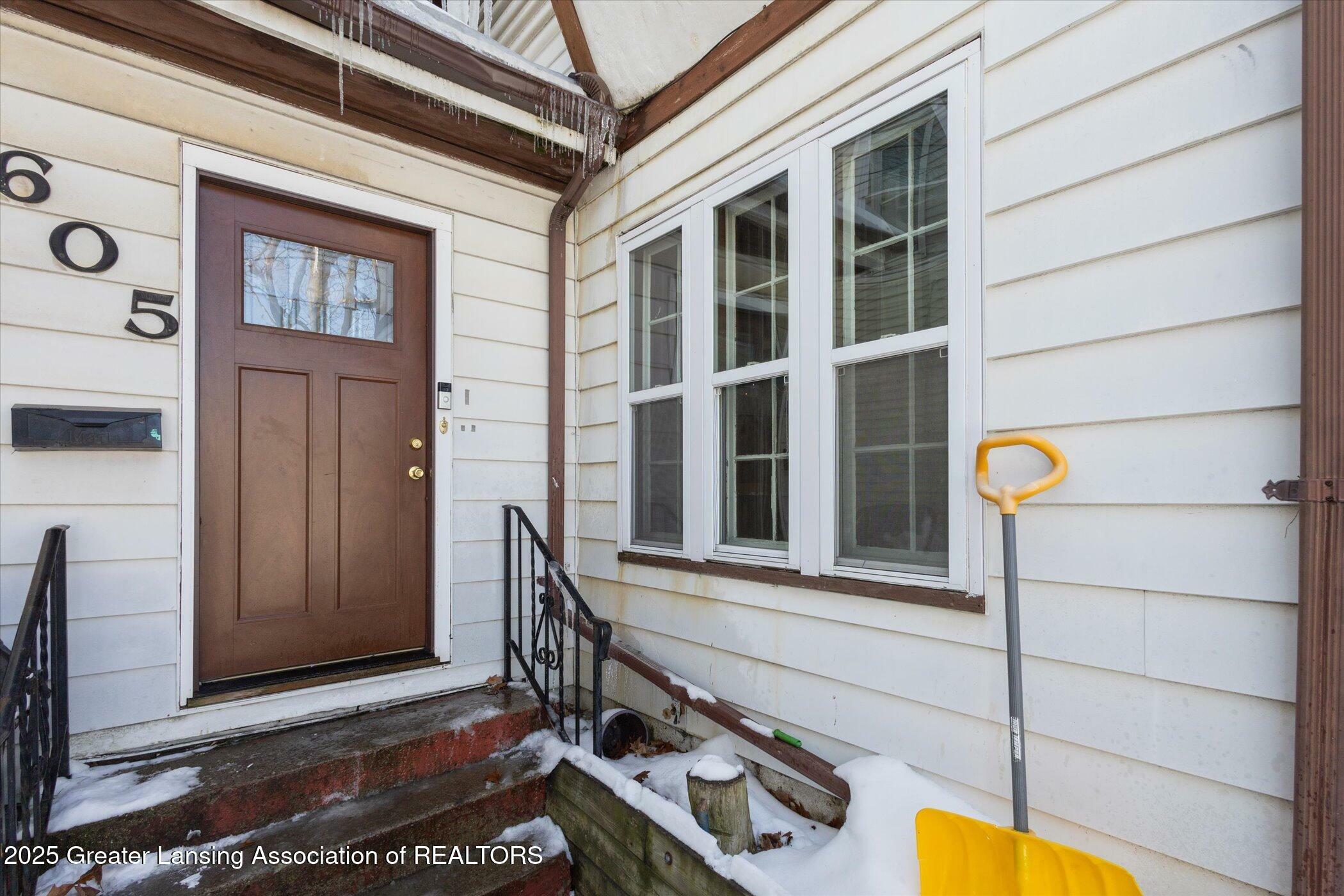 Property Photo:  