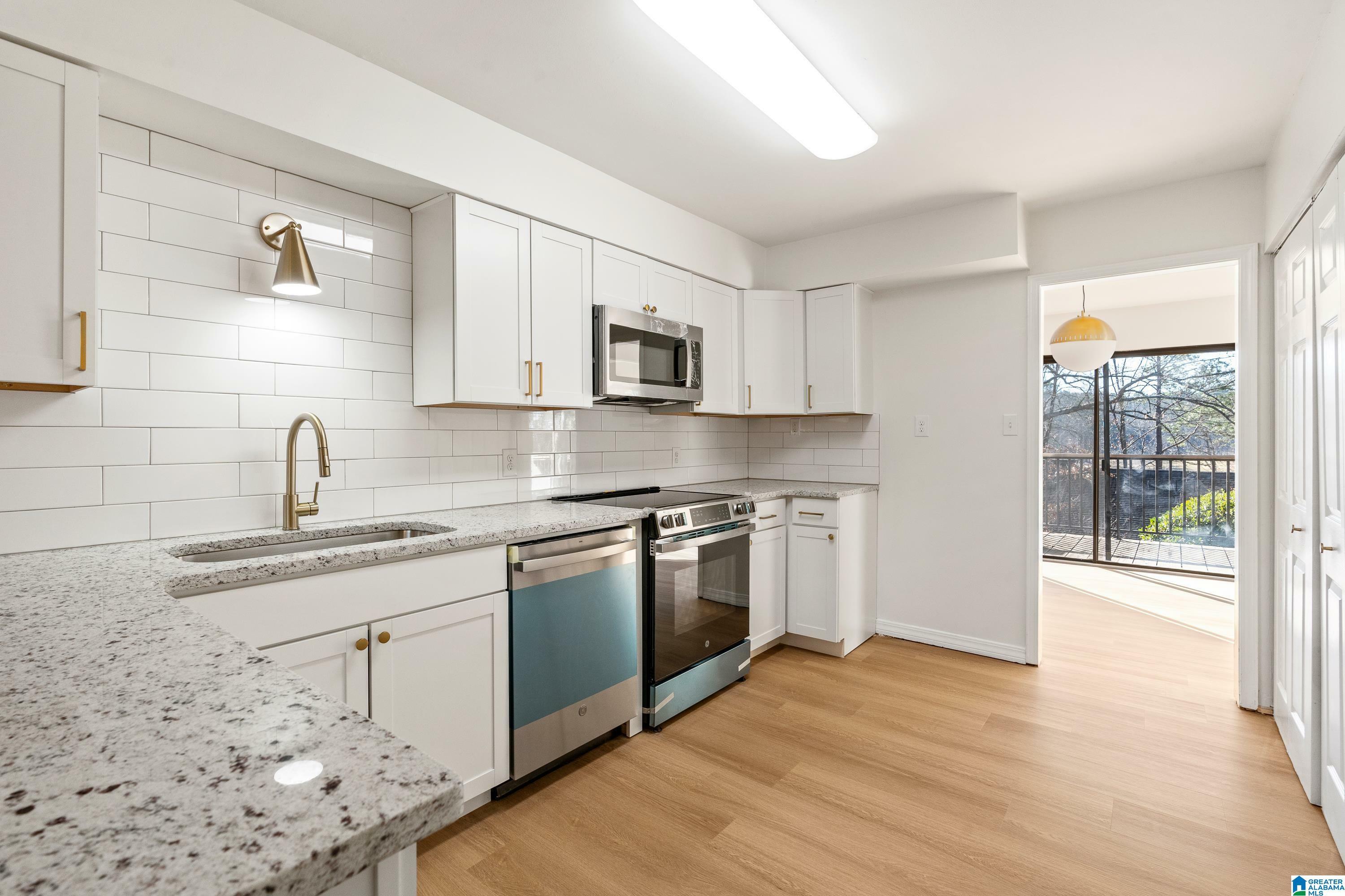 Property Photo: 118 Cambrian Way 118 AL 35242