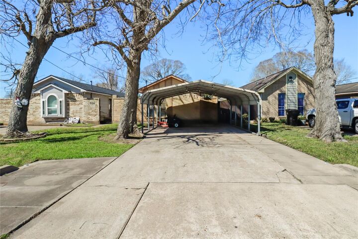 Property Photo:  510 N Market Street  TX 77422 