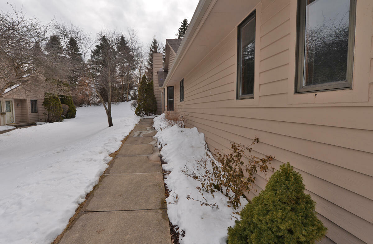 Property Photo:  6209 Hilltop Dr  WI 53406 