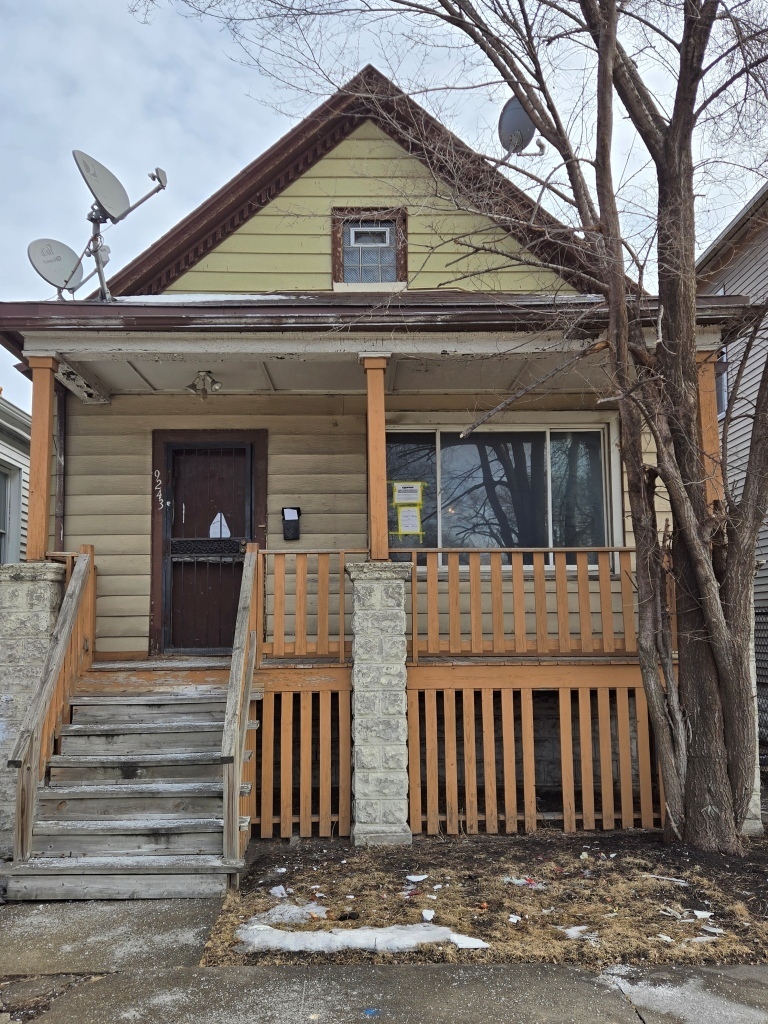 Property Photo: 9243 S Harper Avenue IL 60619