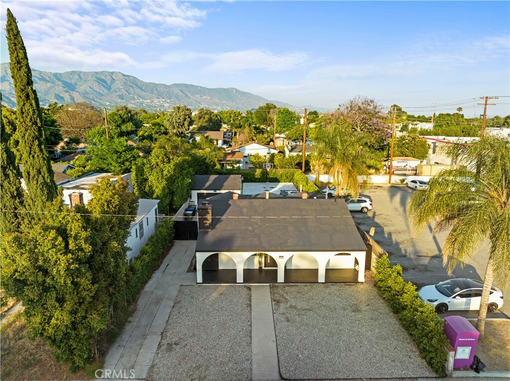 Property Photo: 1620 N Buena Vista St CA 91505