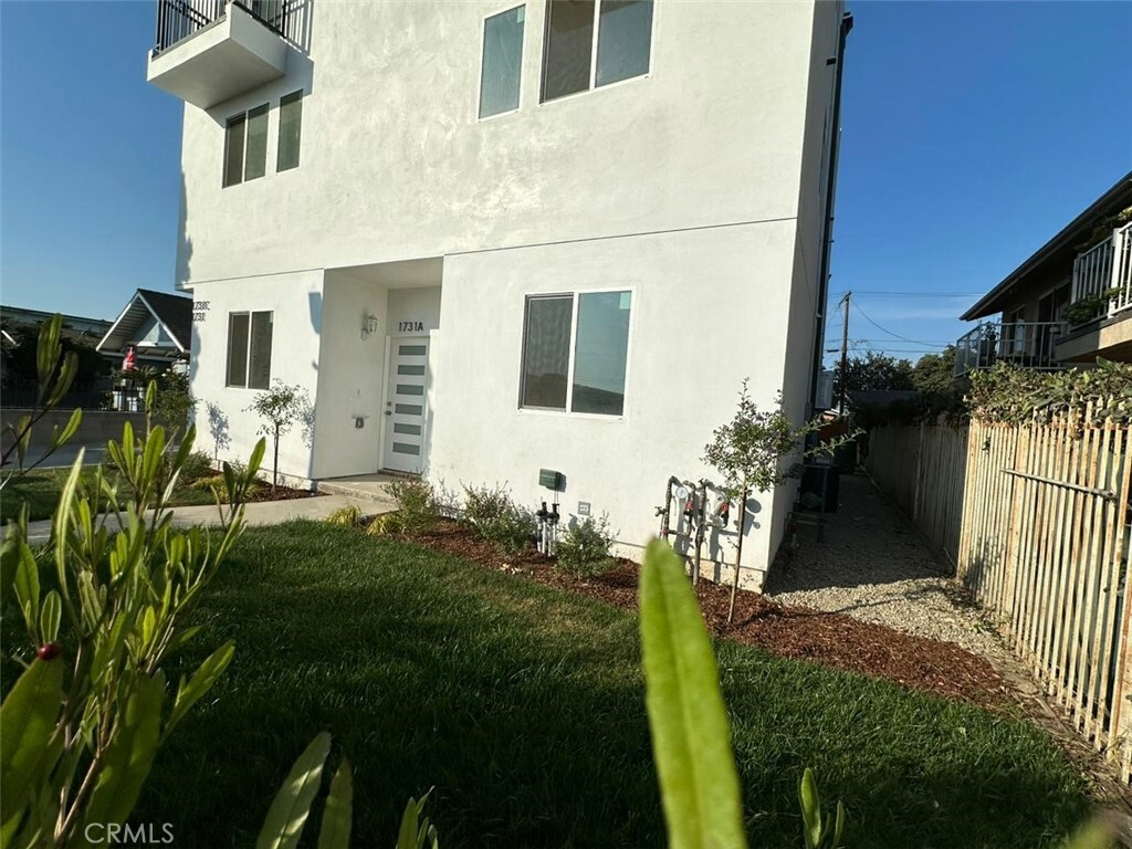 Property Photo:  1731 E 69th Street A  CA 90001 