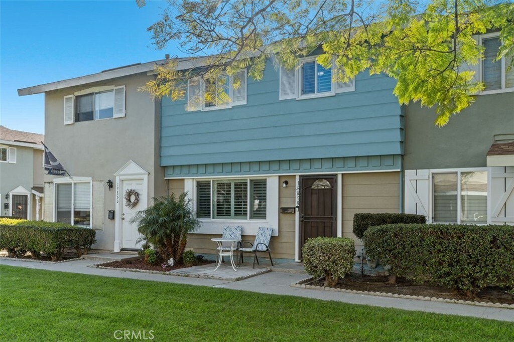 Property Photo:  19858 Kingswood Lane  CA 92646 