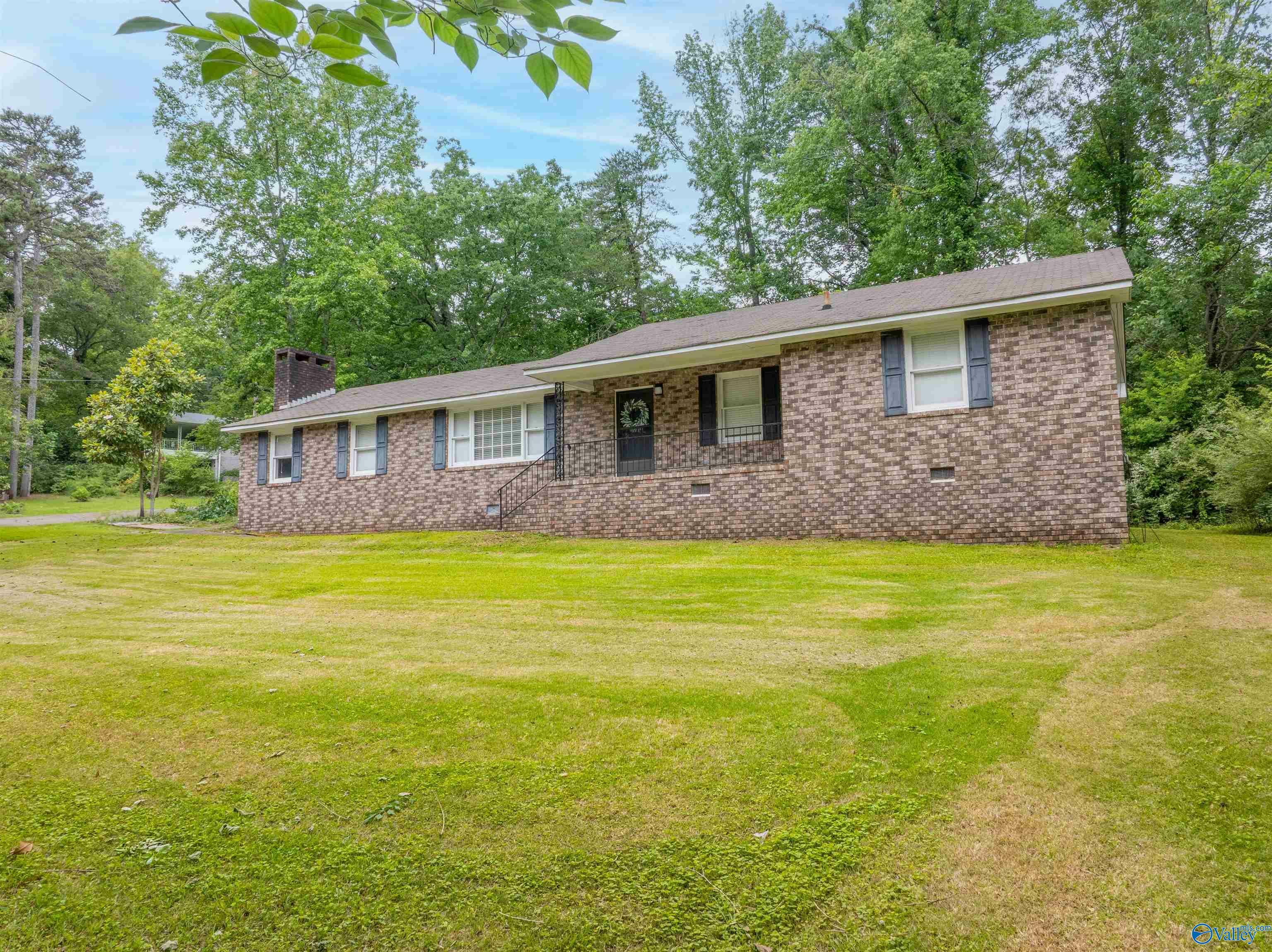 Property Photo:  2500 Montezuma Drive  AL 35904 