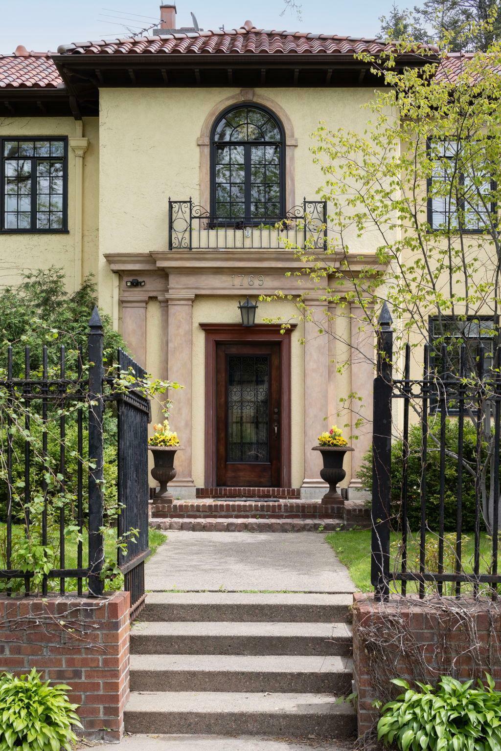 Property Photo: 1769 Dupont Avenue S 1 MN 55403