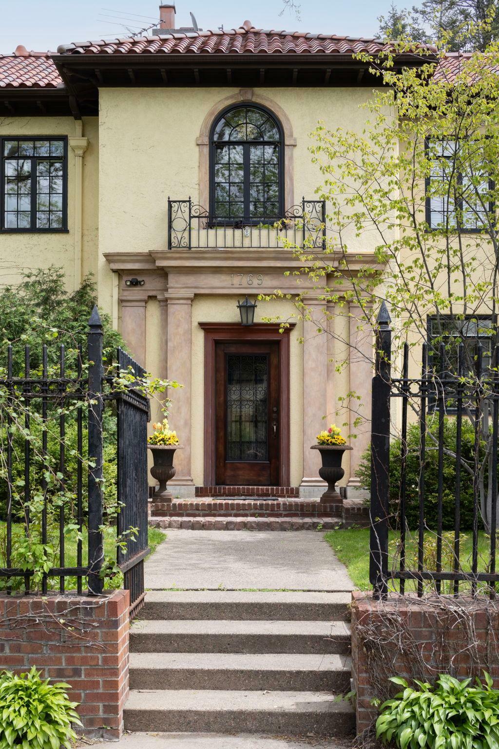 Property Photo: 1769 Dupont Avenue S 1 MN 55403