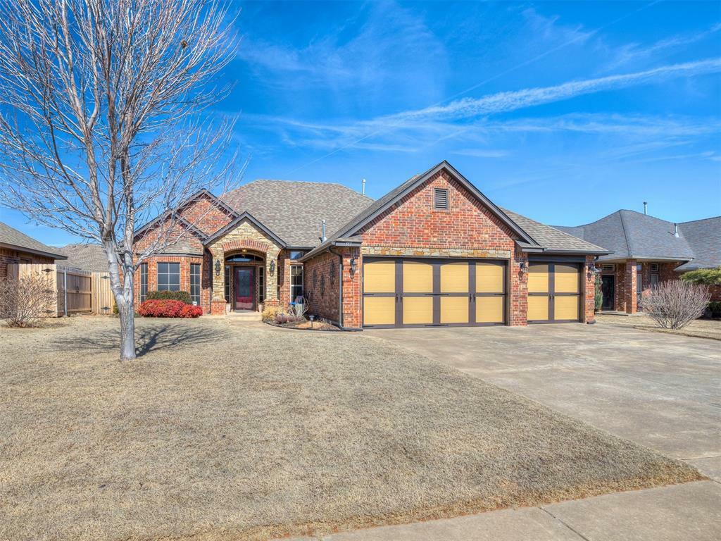 Property Photo:  557 W Pine Rose Court Way  OK 73064 