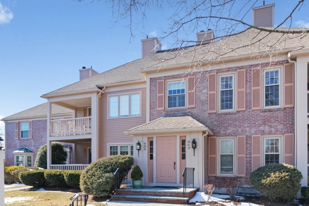 Property Photo:  43 Highland Ct 43  MA 02492 