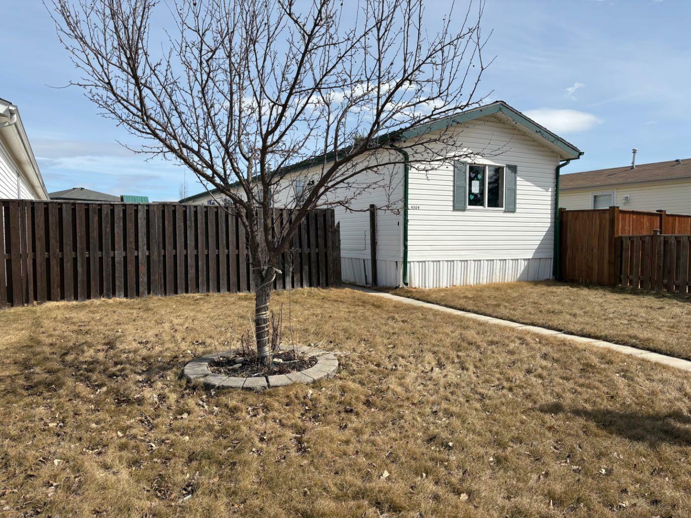 Property Photo:  4504 59 Street  AB T4T 1N9 