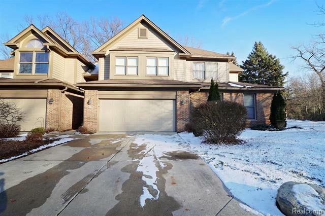 5302 Royal Vale Lane  Dearborn MI 48126 photo