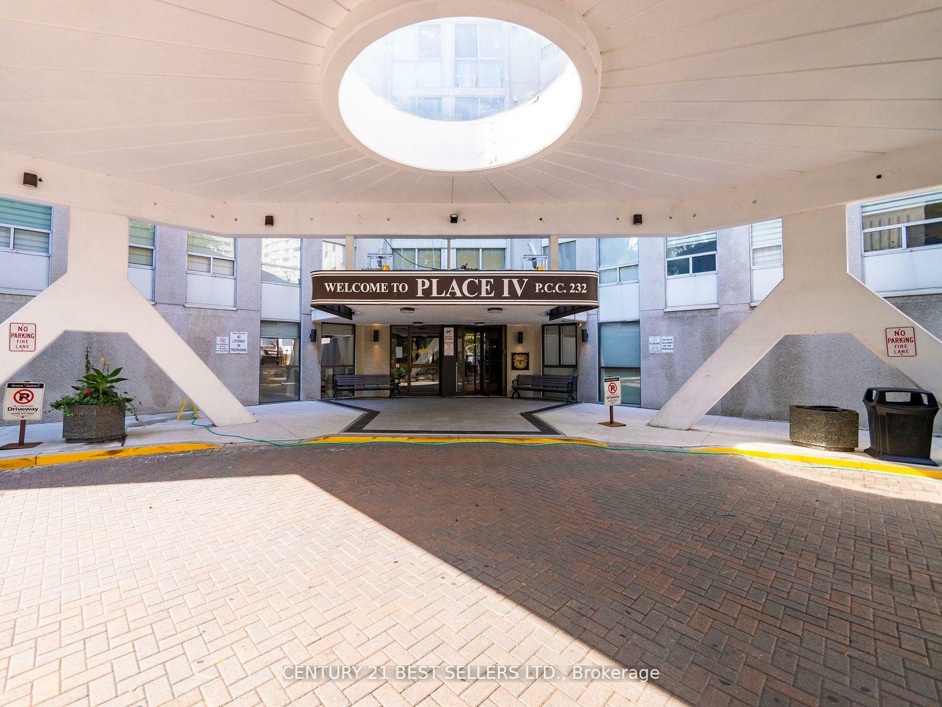 Property Photo: 3650 Kaneff Crescent 601 ON L5A 4A1