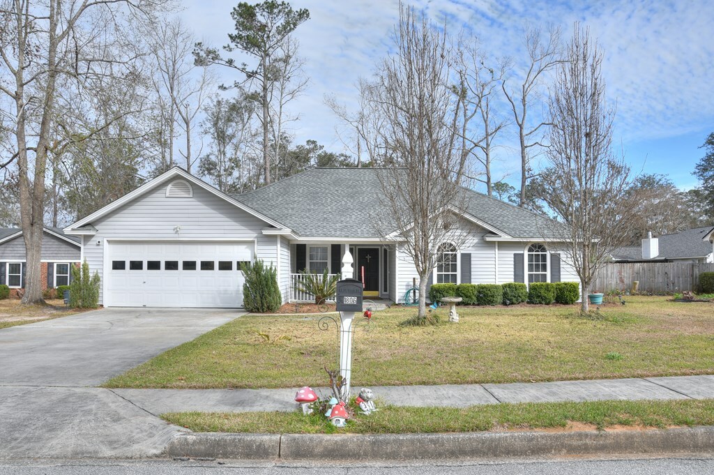 Property Photo:  1806 Sherwood Circle  GA 31602 