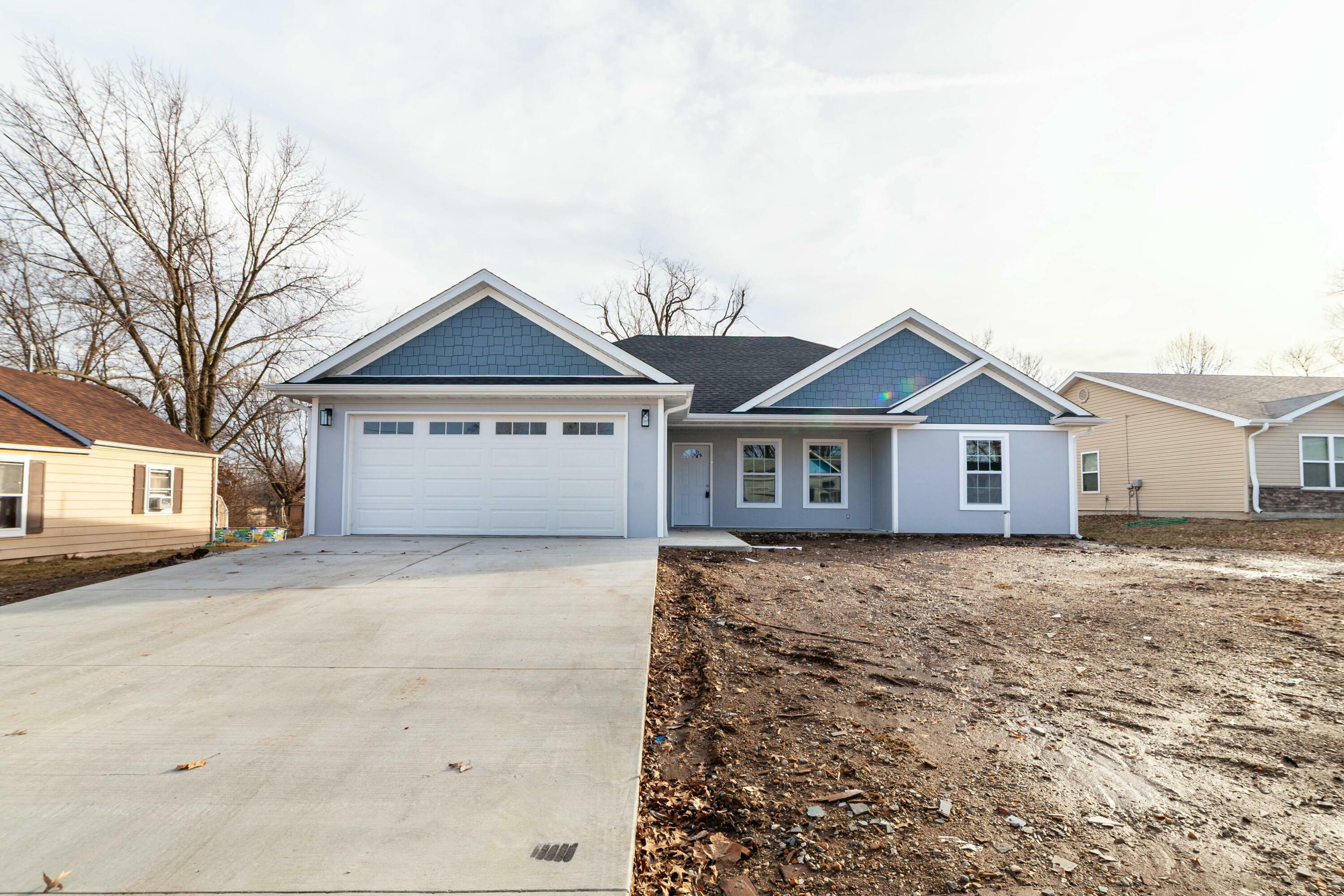 Property Photo: 534 W Maple St MO 65265