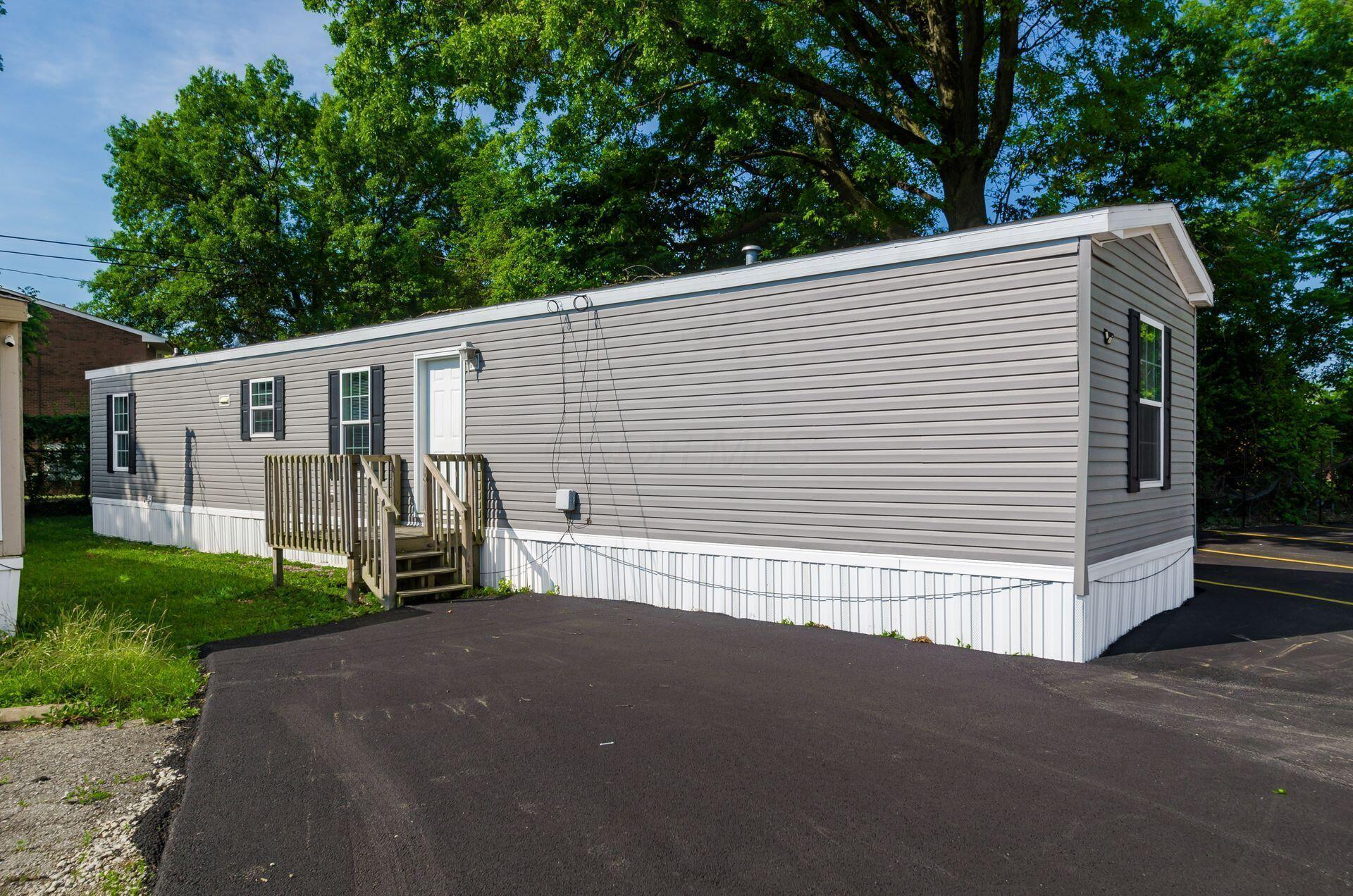 Property Photo: 755 Stelzer Road OH 43219