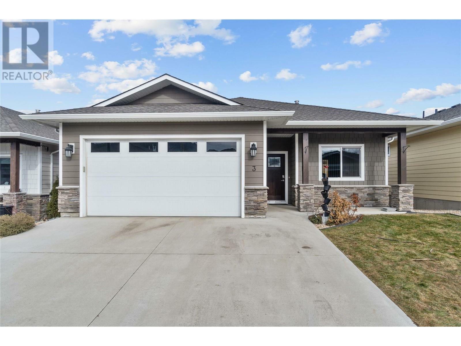 Property Photo: 1341 30 Street Northeast 3 BC V1E 0A7