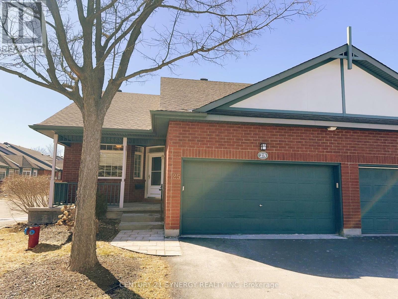 Photo de la propriété: 25 Briardale Crescent North ON K2E 1C3
