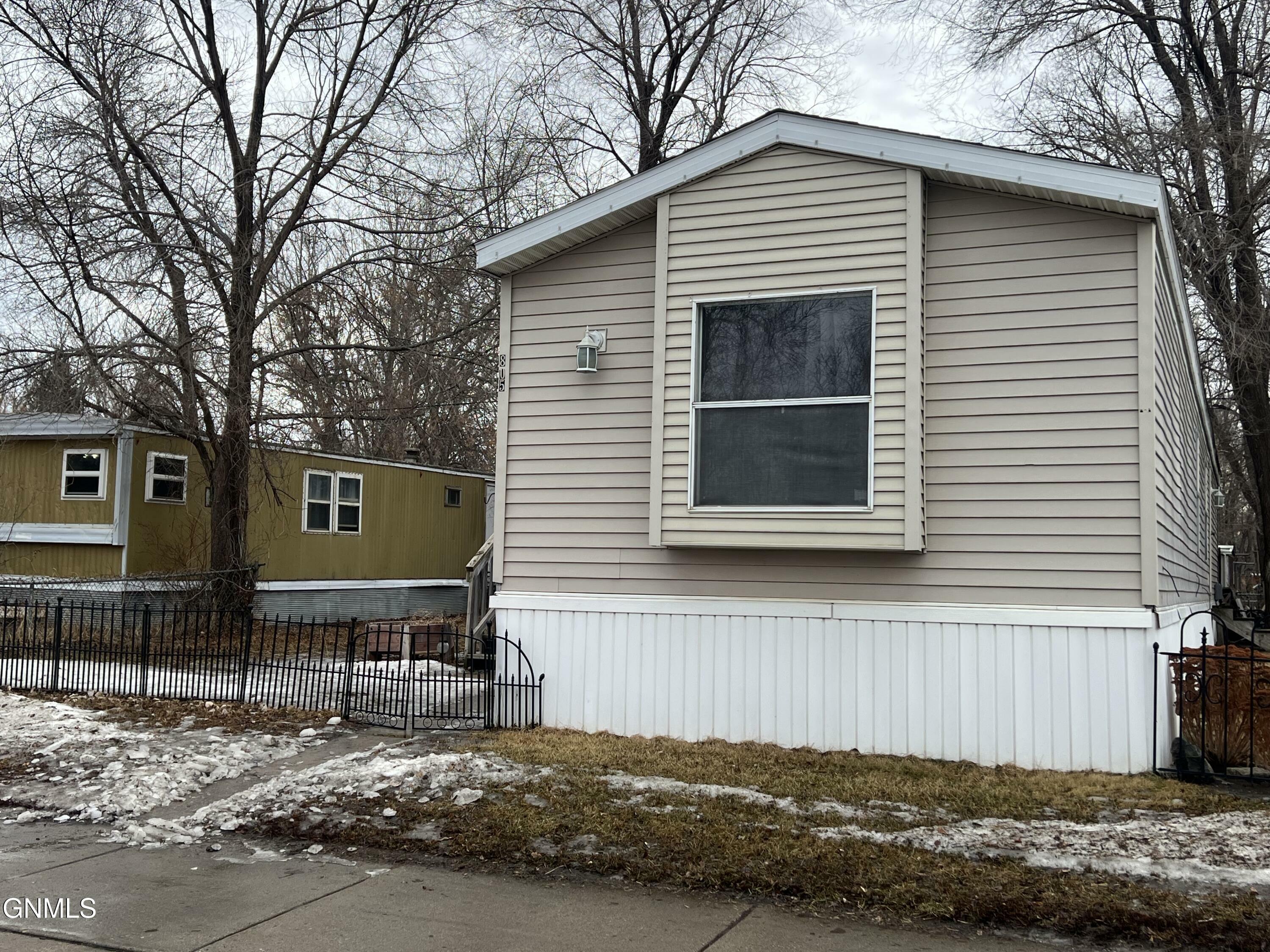 Property Photo:  805 3rd Street SE  ND 58554 