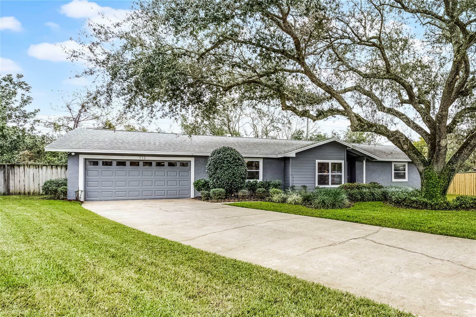 Property Photo:  112 E Cumberland Circle  FL 32779 