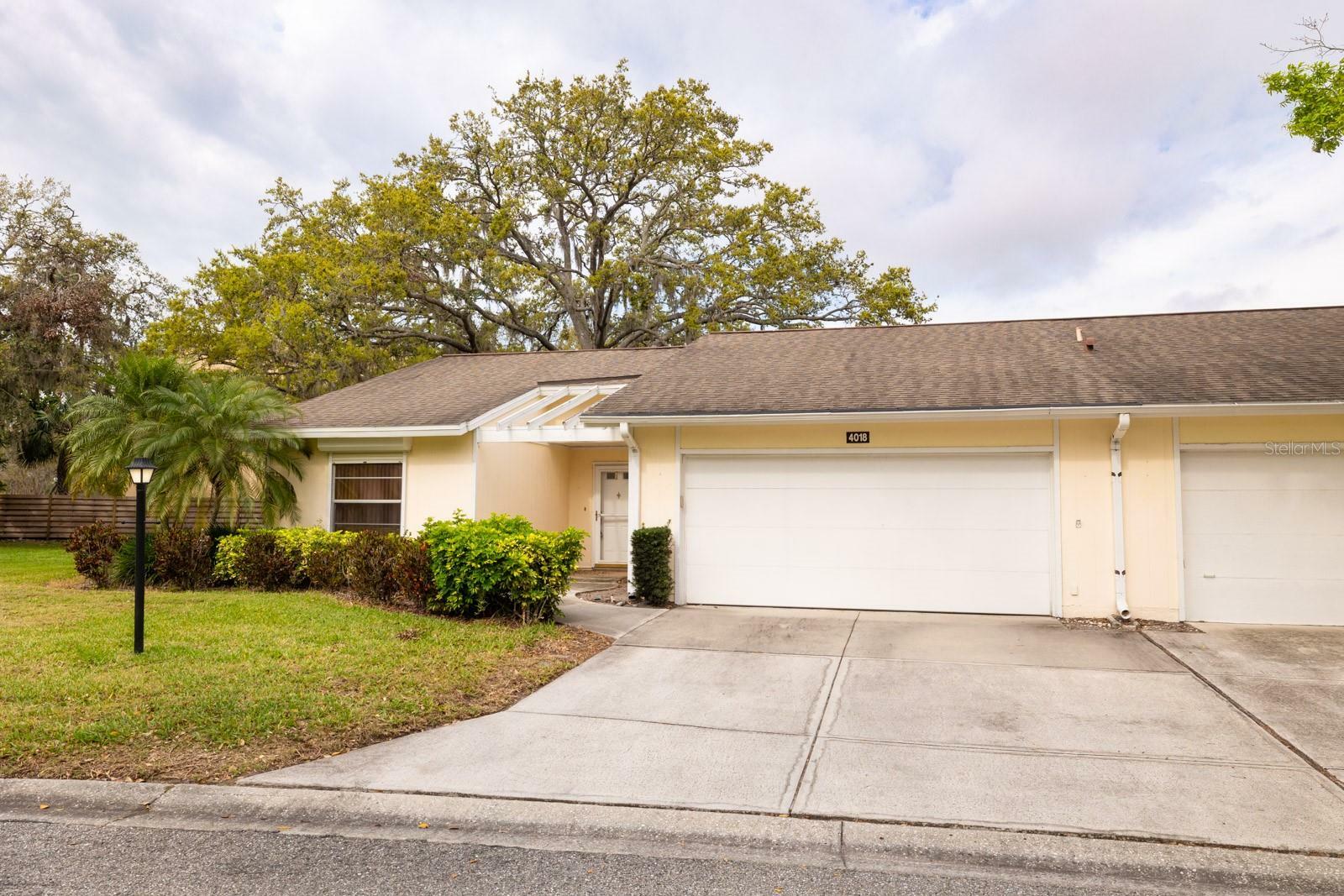 Property Photo:  4018 Oakhurst Drive 3181  FL 34233 