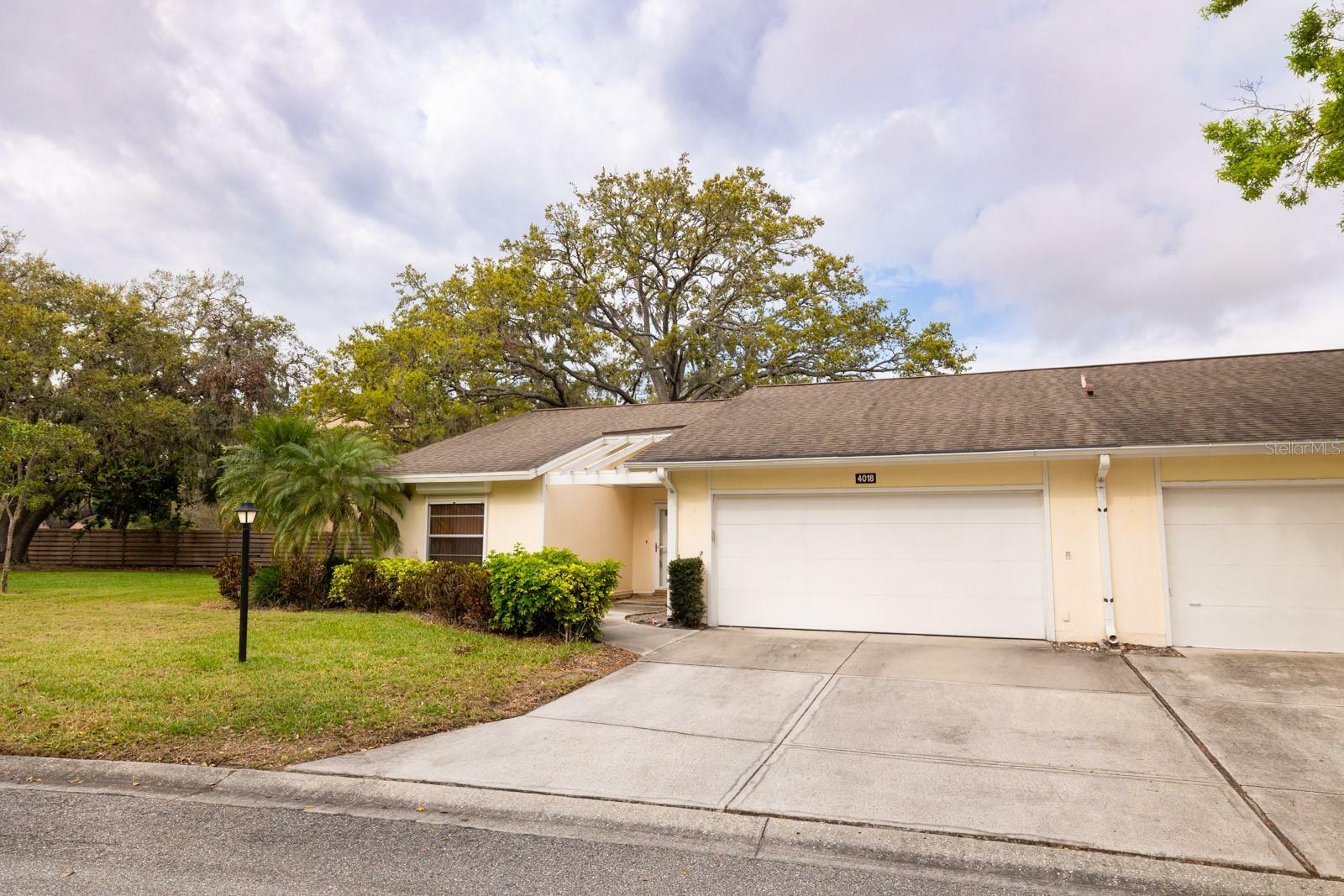 Property Photo:  4018 Oakhurst Drive 3181  FL 34233 