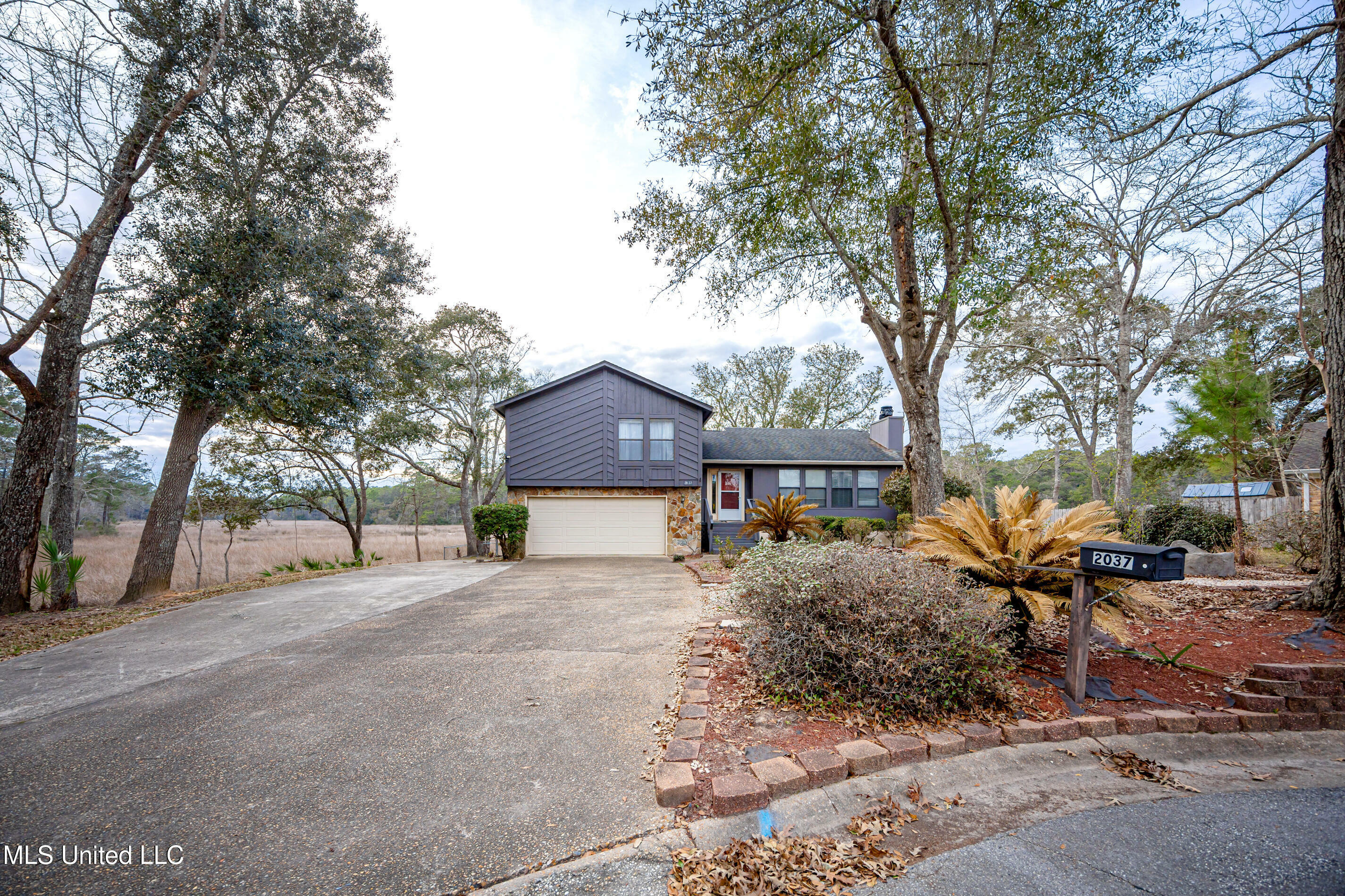 Property Photo:  2037 Old Oaks Drive  MS 39553 