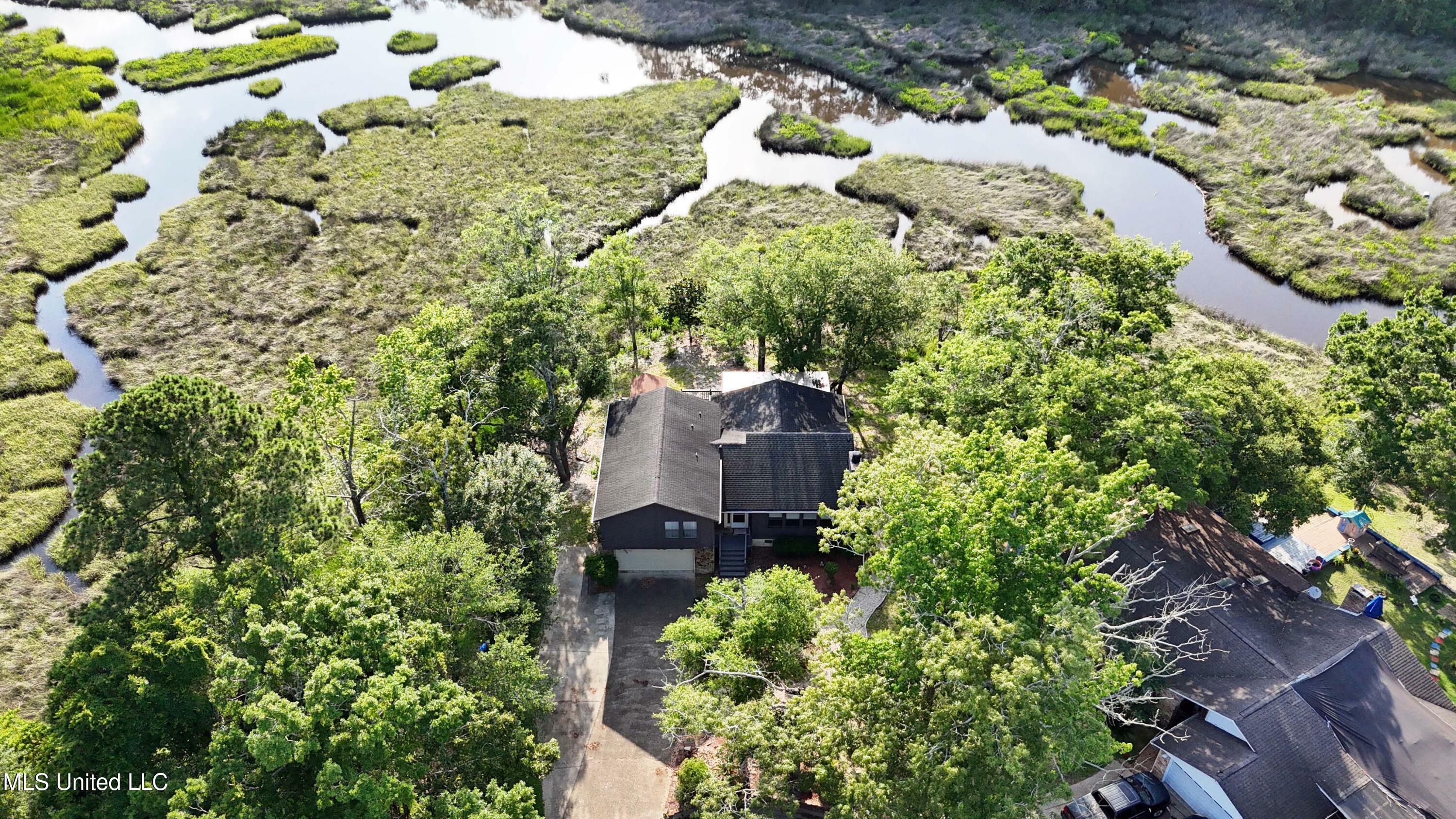 Property Photo:  2037 Old Oaks Drive  MS 39553 