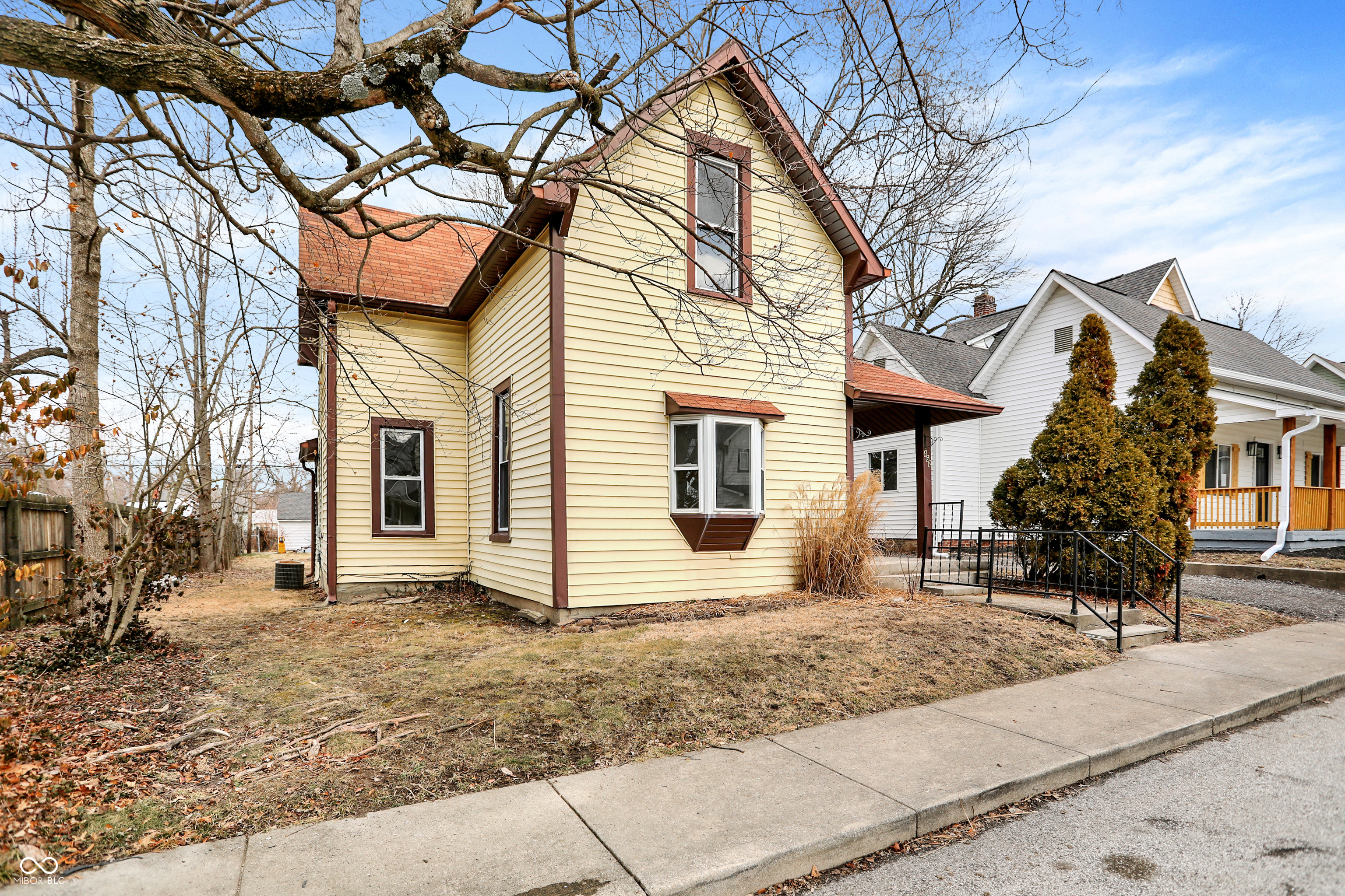 Property Photo:  462 W Broadway Street  IN 46142 