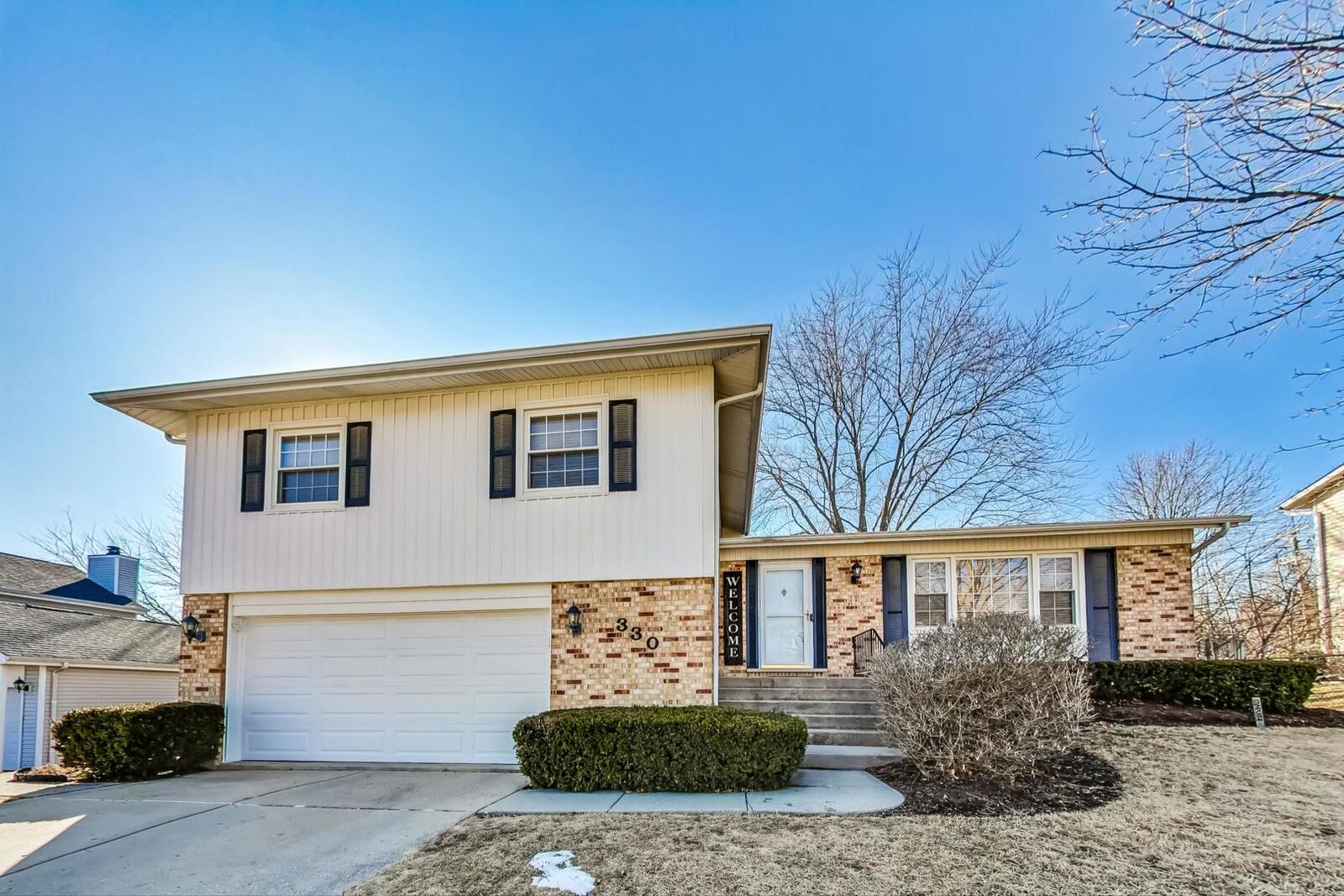 Property Photo:  330 Partridge Court  IL 60102 