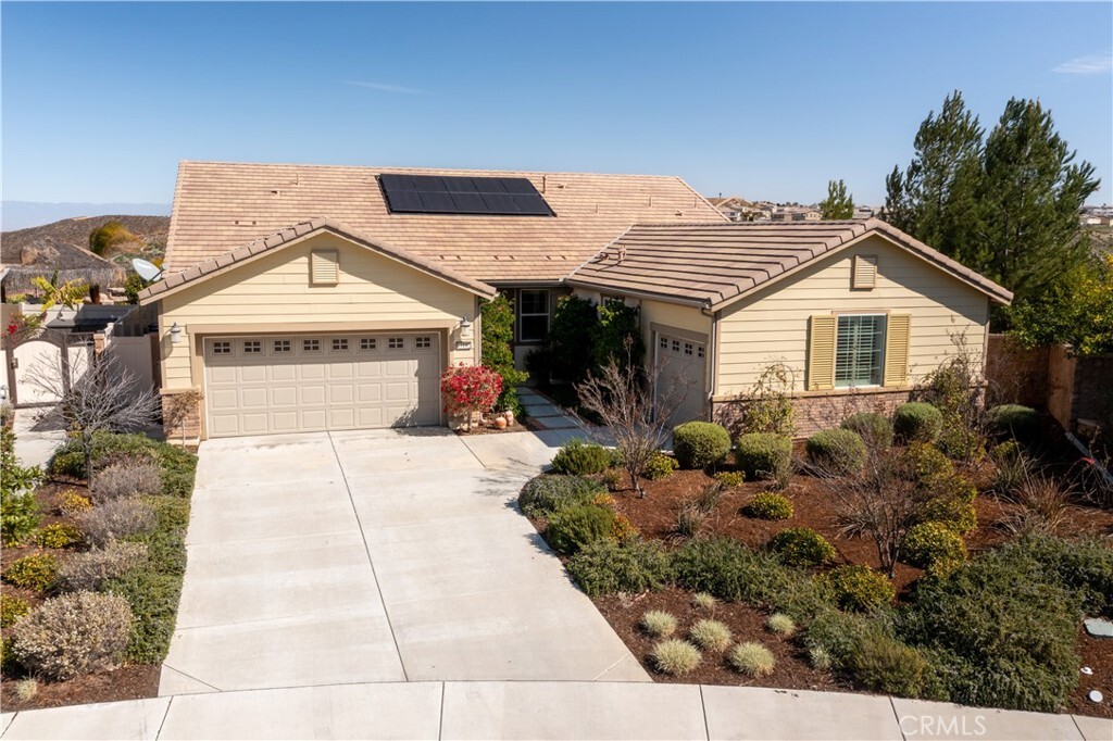 Property Photo: 13182 Capricornio Street CA 92503