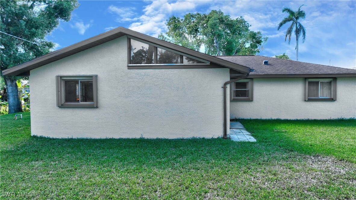 Property Photo:  2281 Aldridge Avenue  FL 33907 