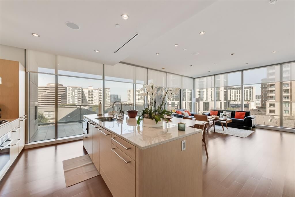 Property Photo:  2900 McKinnon Street 505  TX 75201 