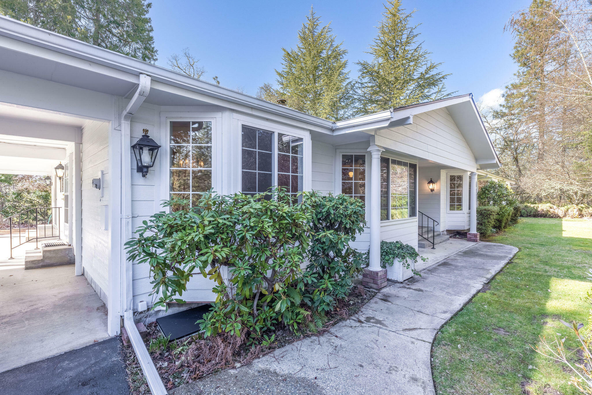 Property Photo: 2444 Elk Lane OR 97527
